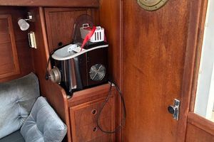 1981 Hinterhoeller Niagara 35